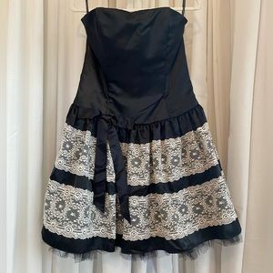 Vintage 80s Strapless Black Bow and Lace Mini Dress🖤